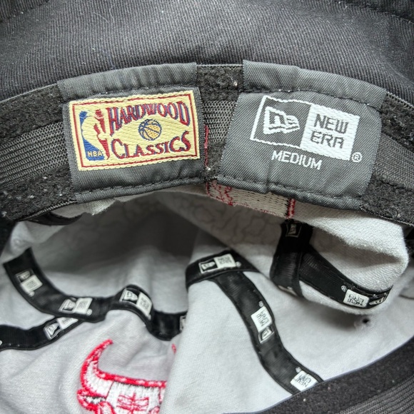 Chicago Bulls New Era Hardwood Classics Cracked Concrete Bucket Hat Adult M NBA - Picture 4 of 5